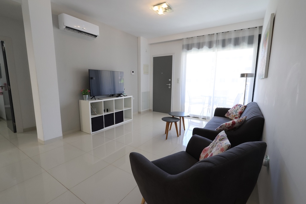 APARTAMENTO EN PLANTA BAJA ORIENTACIÓN SUR FRENTE A LAS PISCINAS EN TORRE DE LA HORADADA