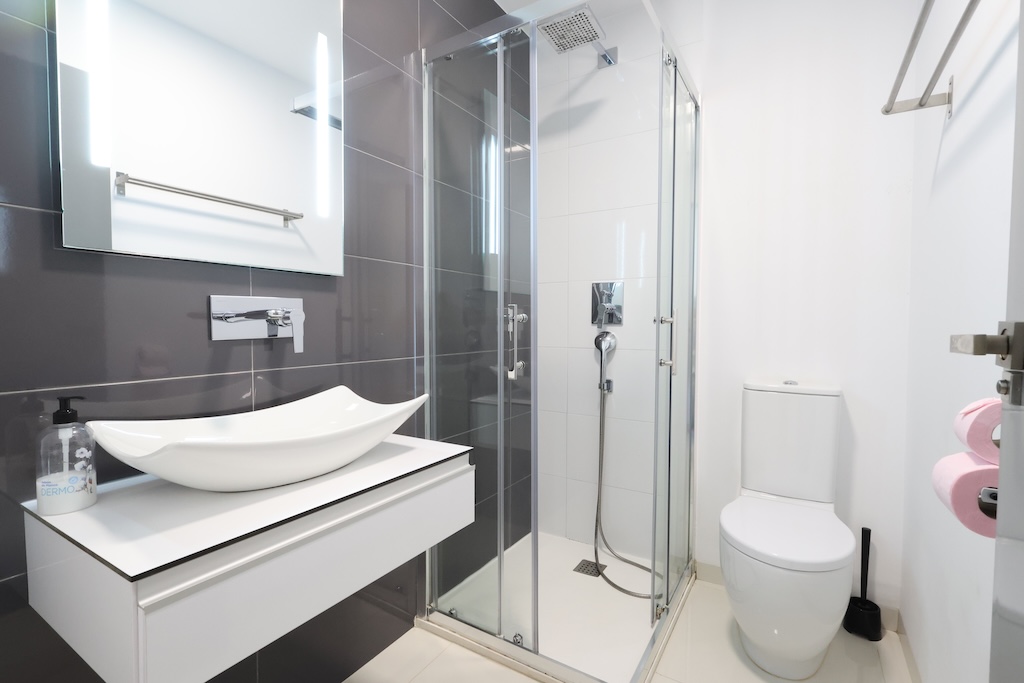 APARTAMENTO EN PLANTA BAJA ORIENTACIÓN SUR FRENTE A LAS PISCINAS EN TORRE DE LA HORADADA