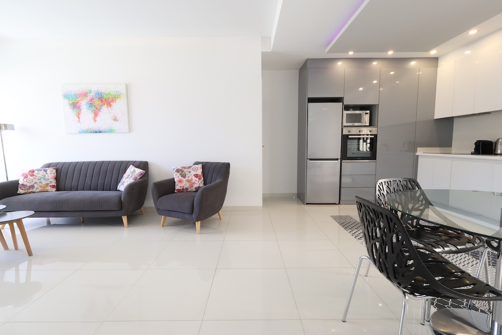 APARTAMENTO EN PLANTA BAJA ORIENTACIÓN SUR FRENTE A LAS PISCINAS EN TORRE DE LA HORADADA