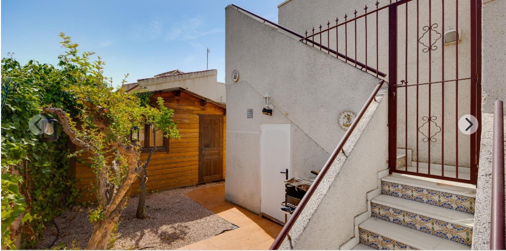 ESPECTACULAR CHALET INDEPENDIENTE EN PARCELA DE 502 M² CON PISCINA PRIVADA, SOLÁRIUM Y ORIENTACIÓN SUROESTE