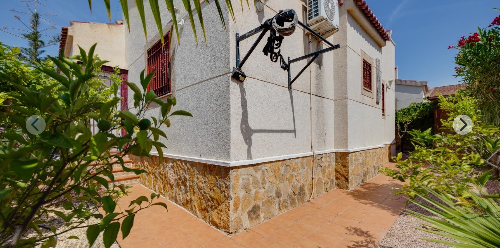 ESPECTACULAR CHALET INDEPENDIENTE EN PARCELA DE 502 M² CON PISCINA PRIVADA, SOLÁRIUM Y ORIENTACIÓN SUROESTE
