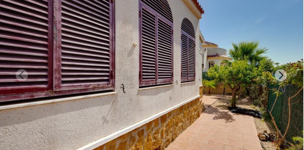 ESPECTACULAR CHALET INDEPENDIENTE EN PARCELA DE 502 M² CON PISCINA PRIVADA, SOLÁRIUM Y ORIENTACIÓN SUROESTE