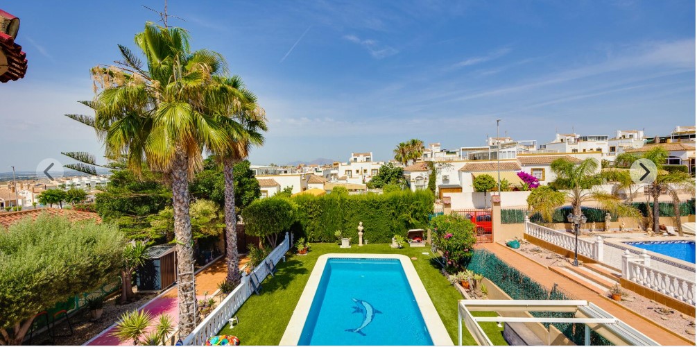 ESPECTACULAR CHALET INDEPENDIENTE EN PARCELA DE 502 M² CON PISCINA PRIVADA, SOLÁRIUM Y ORIENTACIÓN SUROESTE