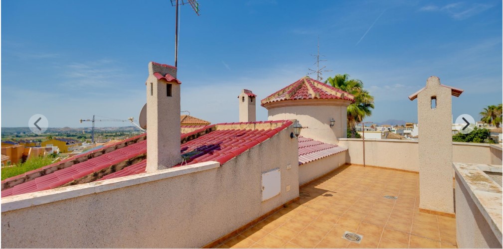 ESPECTACULAR CHALET INDEPENDIENTE EN PARCELA DE 502 M² CON PISCINA PRIVADA, SOLÁRIUM Y ORIENTACIÓN SUROESTE