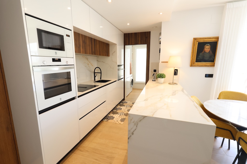 ÁTICO DE LUJO EN LA FINCA GOLF CON SOLÁRIUM PRIVADO DE 88 M², 3 DORMITORIOS, GARAJE Y PISCINA
