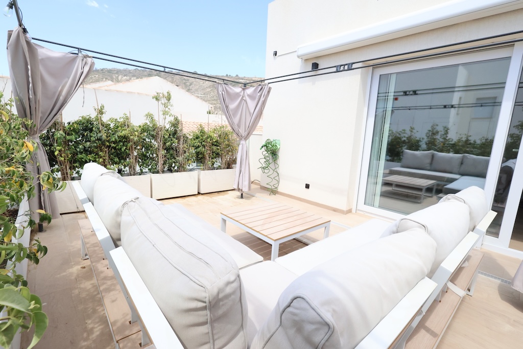 ÁTICO DE LUJO EN LA FINCA GOLF CON SOLÁRIUM PRIVADO DE 88 M², 3 DORMITORIOS, GARAJE Y PISCINA