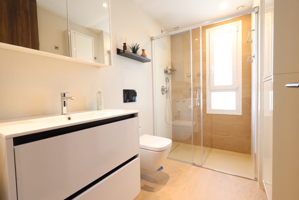 ÁTICO DE LUJO EN LA FINCA GOLF CON SOLÁRIUM PRIVADO DE 88 M², 3 DORMITORIOS, GARAJE Y PISCINA