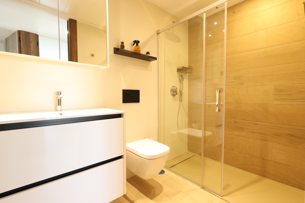 ÁTICO DE LUJO EN LA FINCA GOLF CON SOLÁRIUM PRIVADO DE 88 M², 3 DORMITORIOS, GARAJE Y PISCINA