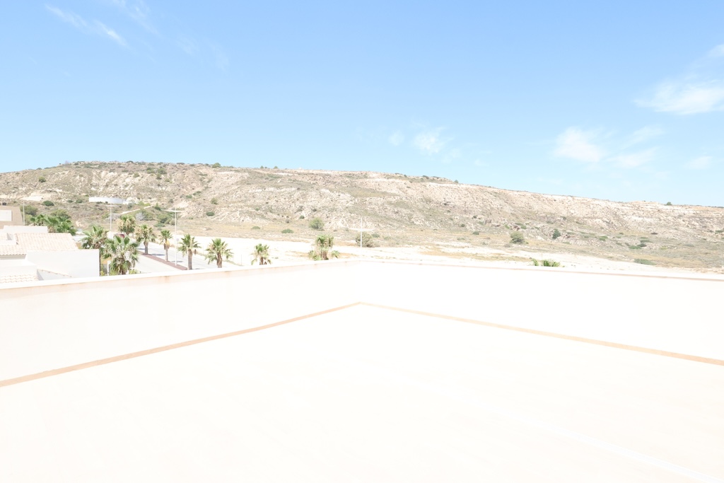 ÁTICO DE LUJO EN LA FINCA GOLF CON SOLÁRIUM PRIVADO DE 88 M², 3 DORMITORIOS, GARAJE Y PISCINA