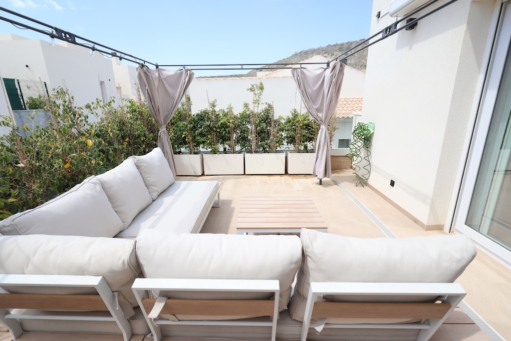 ÁTICO DE LUJO EN LA FINCA GOLF CON SOLÁRIUM PRIVADO DE 88 M², 3 DORMITORIOS, GARAJE Y PISCINA