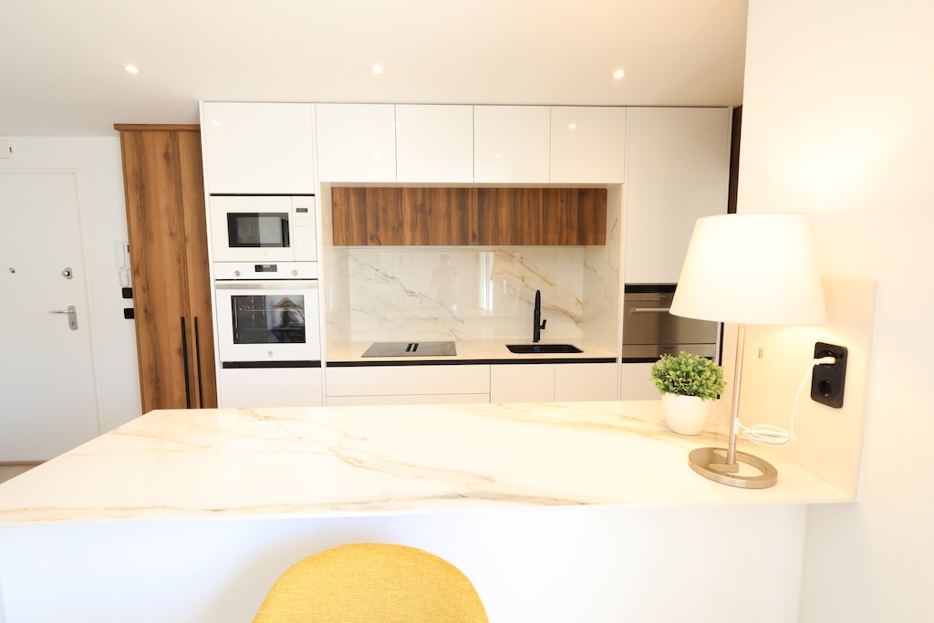 ÁTICO DE LUJO EN LA FINCA GOLF CON SOLÁRIUM PRIVADO DE 88 M², 3 DORMITORIOS, GARAJE Y PISCINA