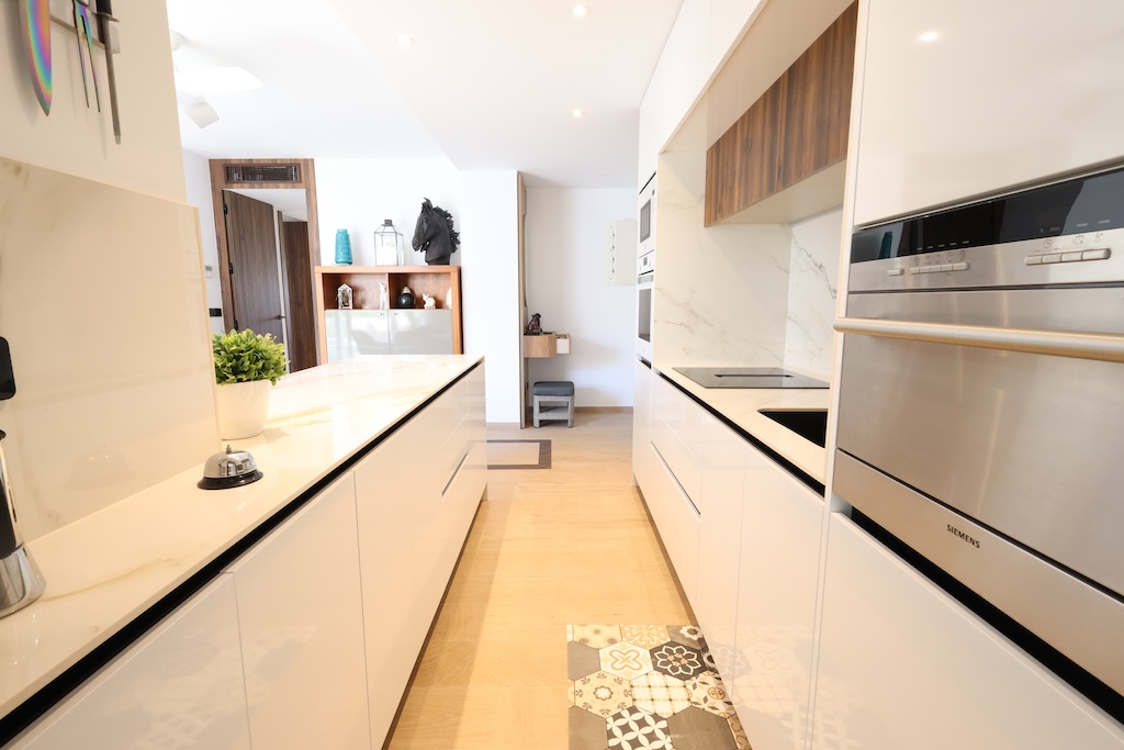 ÁTICO DE LUJO EN LA FINCA GOLF CON SOLÁRIUM PRIVADO DE 88 M², 3 DORMITORIOS, GARAJE Y PISCINA