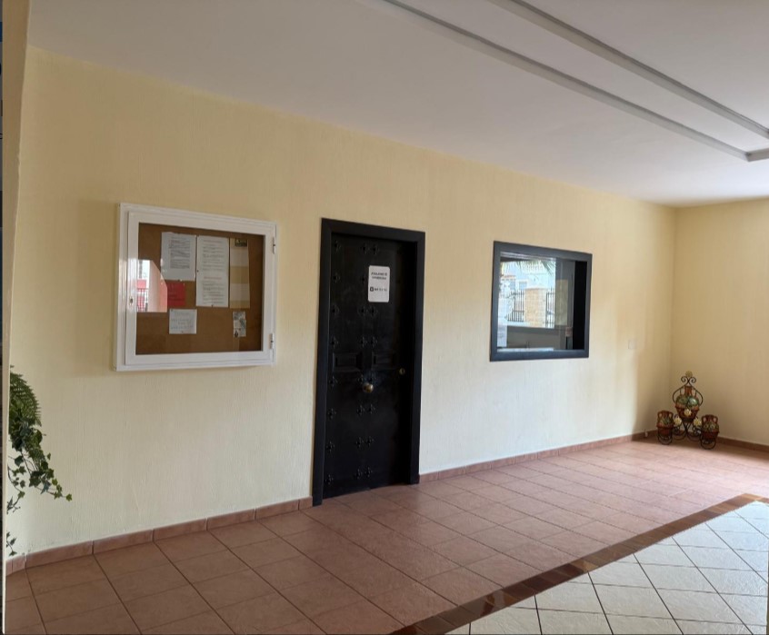 ÁTICO EXCLUSIVO EN LAS ATALAYAS CON VISTAS AL MAR, SOLÁRIUM PRIVADO DE 120 M², GARAJE Y SEGURIDAD 24 HORAS