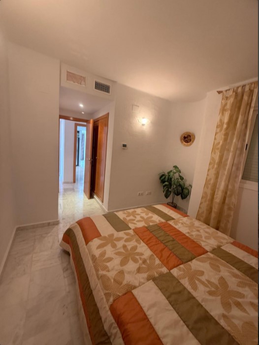 ÁTICO EXCLUSIVO EN LAS ATALAYAS CON VISTAS AL MAR, SOLÁRIUM PRIVADO DE 120 M², GARAJE Y SEGURIDAD 24 HORAS