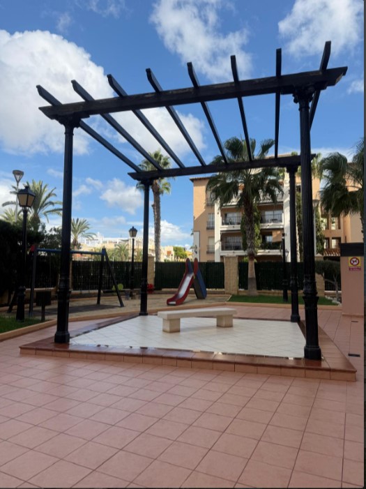 ÁTICO EXCLUSIVO EN LAS ATALAYAS CON VISTAS AL MAR, SOLÁRIUM PRIVADO DE 120 M², GARAJE Y SEGURIDAD 24 HORAS