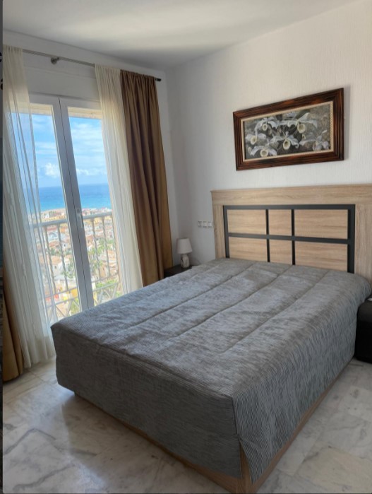 ÁTICO EXCLUSIVO EN LAS ATALAYAS CON VISTAS AL MAR, SOLÁRIUM PRIVADO DE 120 M², GARAJE Y SEGURIDAD 24 HORAS
