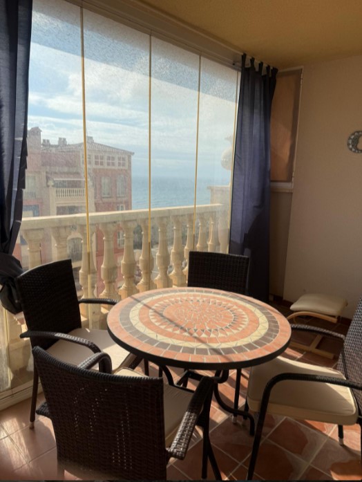 ÁTICO EXCLUSIVO EN LAS ATALAYAS CON VISTAS AL MAR, SOLÁRIUM PRIVADO DE 120 M², GARAJE Y SEGURIDAD 24 HORAS