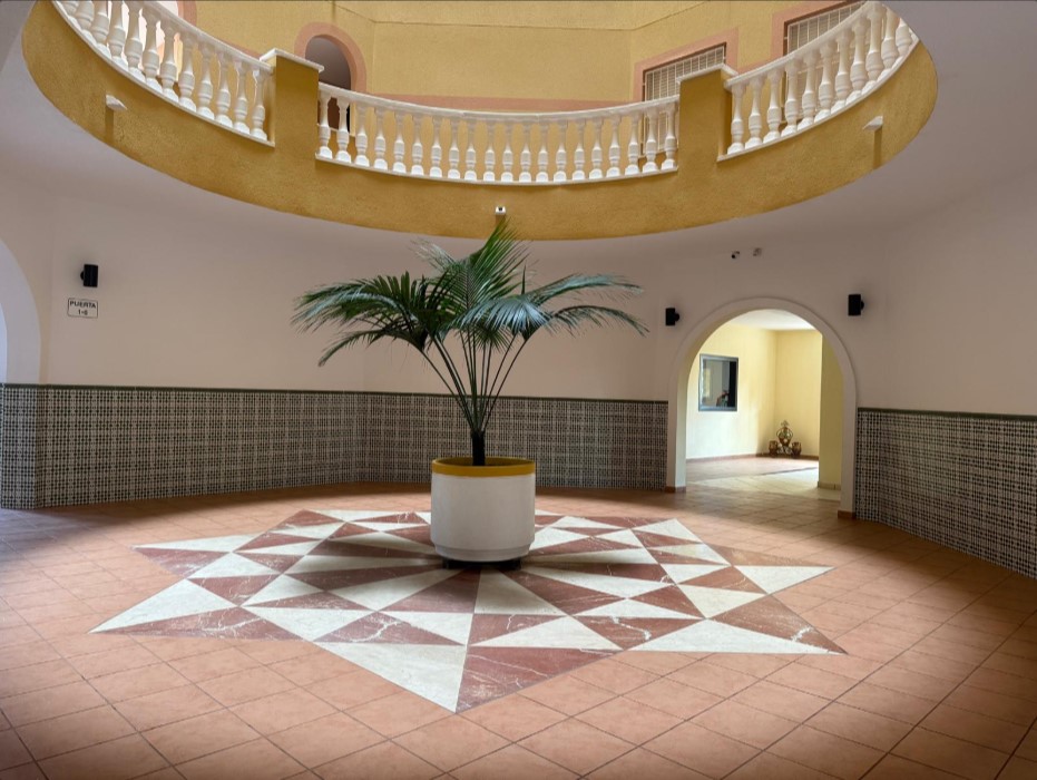 ÁTICO EXCLUSIVO EN LAS ATALAYAS CON VISTAS AL MAR, SOLÁRIUM PRIVADO DE 120 M², GARAJE Y SEGURIDAD 24 HORAS