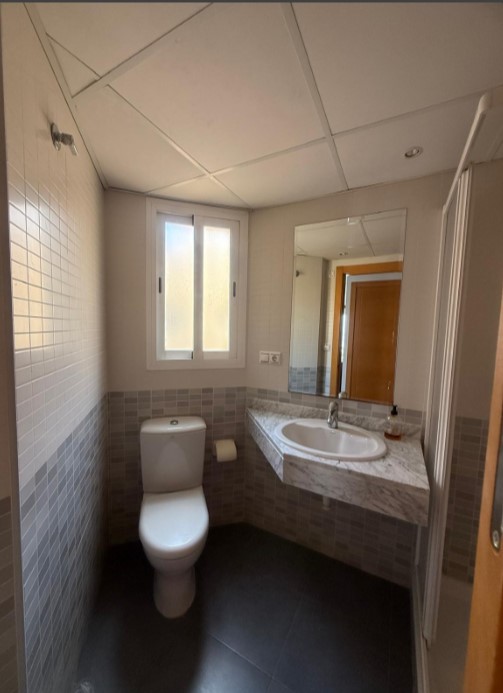 ÁTICO EXCLUSIVO EN LAS ATALAYAS CON VISTAS AL MAR, SOLÁRIUM PRIVADO DE 120 M², GARAJE Y SEGURIDAD 24 HORAS