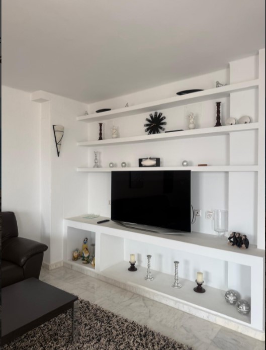 ÁTICO EXCLUSIVO EN LAS ATALAYAS CON VISTAS AL MAR, SOLÁRIUM PRIVADO DE 120 M², GARAJE Y SEGURIDAD 24 HORAS