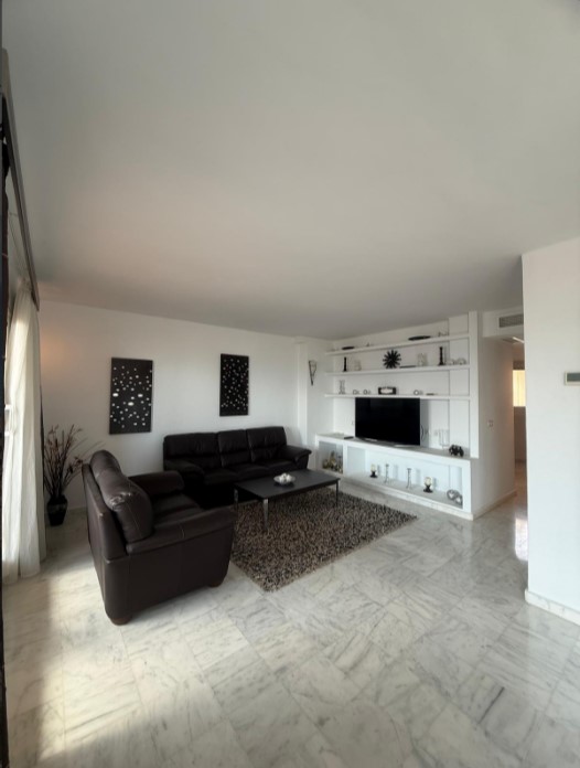 ÁTICO EXCLUSIVO EN LAS ATALAYAS CON VISTAS AL MAR, SOLÁRIUM PRIVADO DE 120 M², GARAJE Y SEGURIDAD 24 HORAS