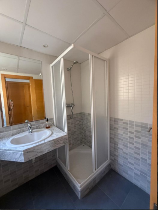 ÁTICO EXCLUSIVO EN LAS ATALAYAS CON VISTAS AL MAR, SOLÁRIUM PRIVADO DE 120 M², GARAJE Y SEGURIDAD 24 HORAS