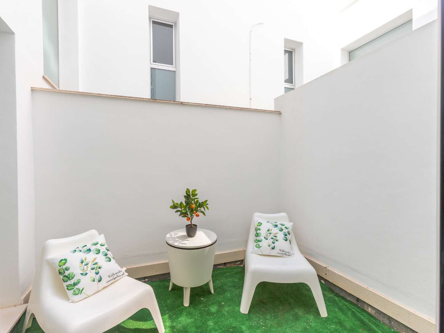 EXCLUSIVO ADOSADO CON PISCINA PRIVADA, SOLÁRIUM, 5 DORMITORIOS Y APARCAMIENTO EN AGUAS NUEVAS, A 1 KM DE LA PLAYA