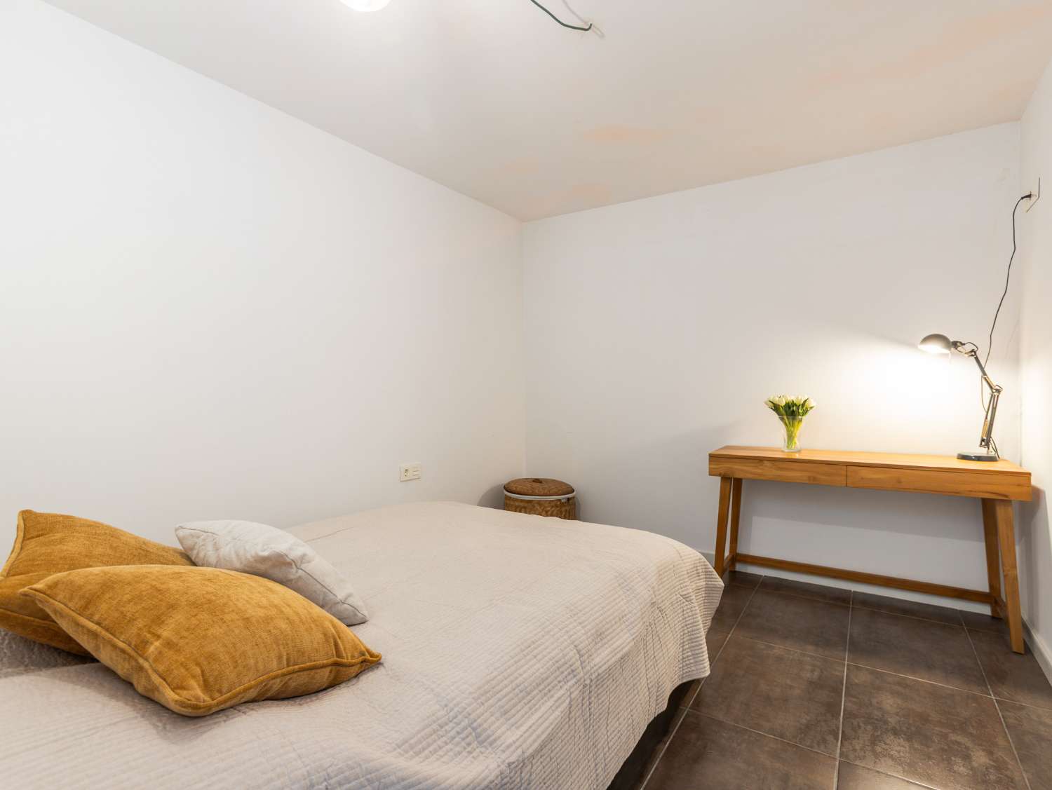 EXCLUSIVO ADOSADO CON PISCINA PRIVADA, SOLÁRIUM, 5 DORMITORIOS Y APARCAMIENTO EN AGUAS NUEVAS, A 1 KM DE LA PLAYA