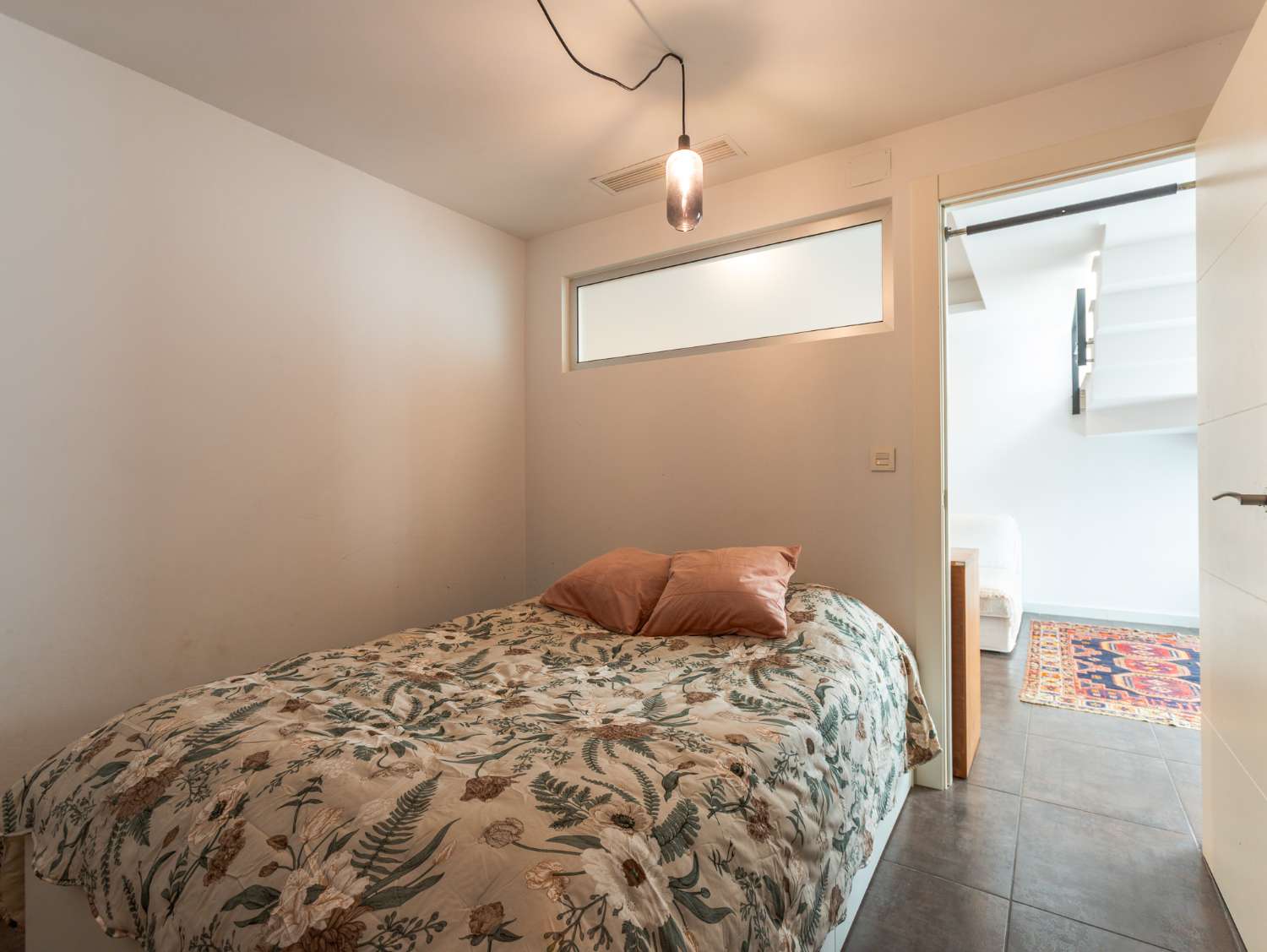 EXCLUSIVO ADOSADO CON PISCINA PRIVADA, SOLÁRIUM, 5 DORMITORIOS Y APARCAMIENTO EN AGUAS NUEVAS, A 1 KM DE LA PLAYA