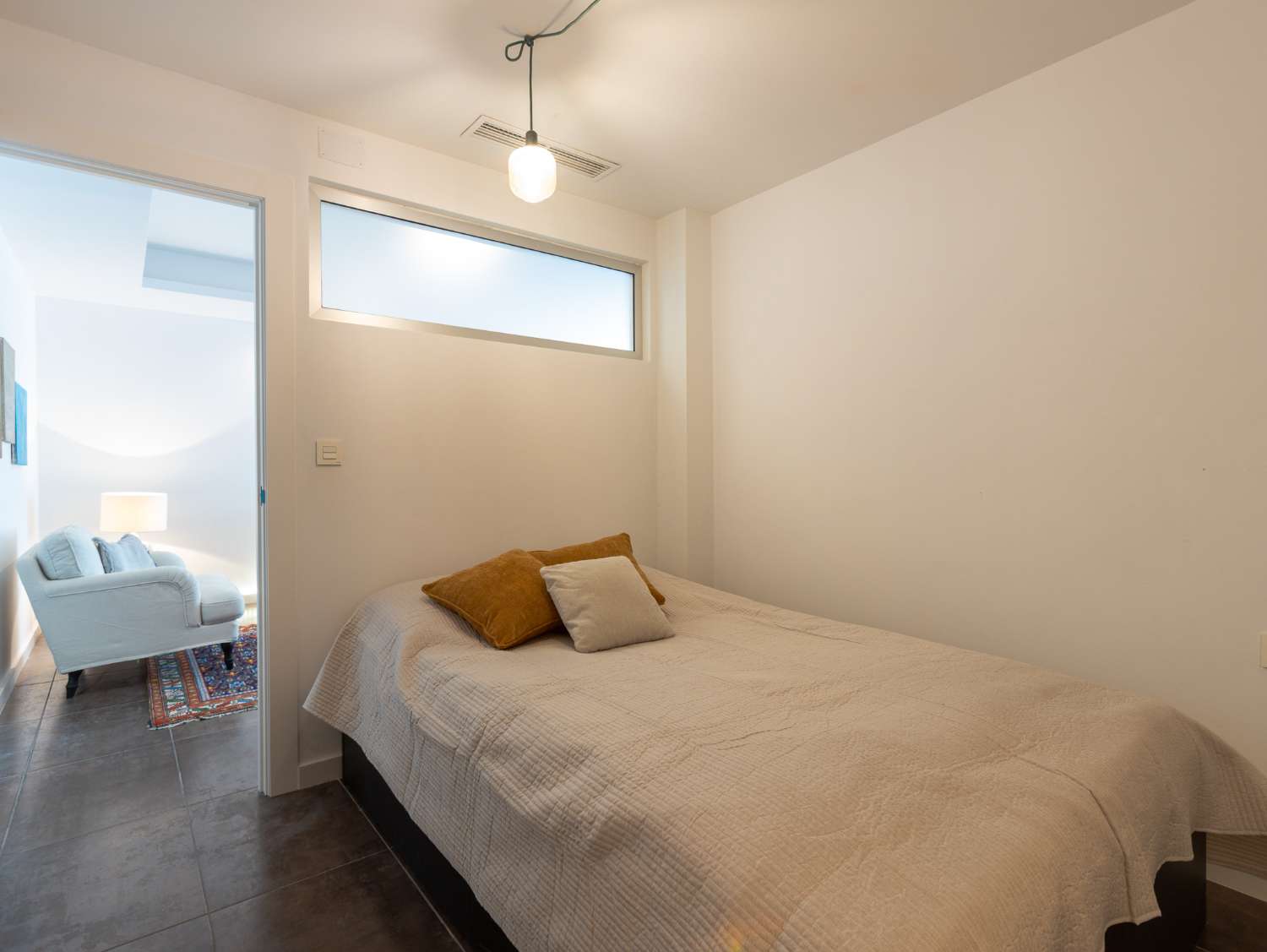EXCLUSIVO ADOSADO CON PISCINA PRIVADA, SOLÁRIUM, 5 DORMITORIOS Y APARCAMIENTO EN AGUAS NUEVAS, A 1 KM DE LA PLAYA
