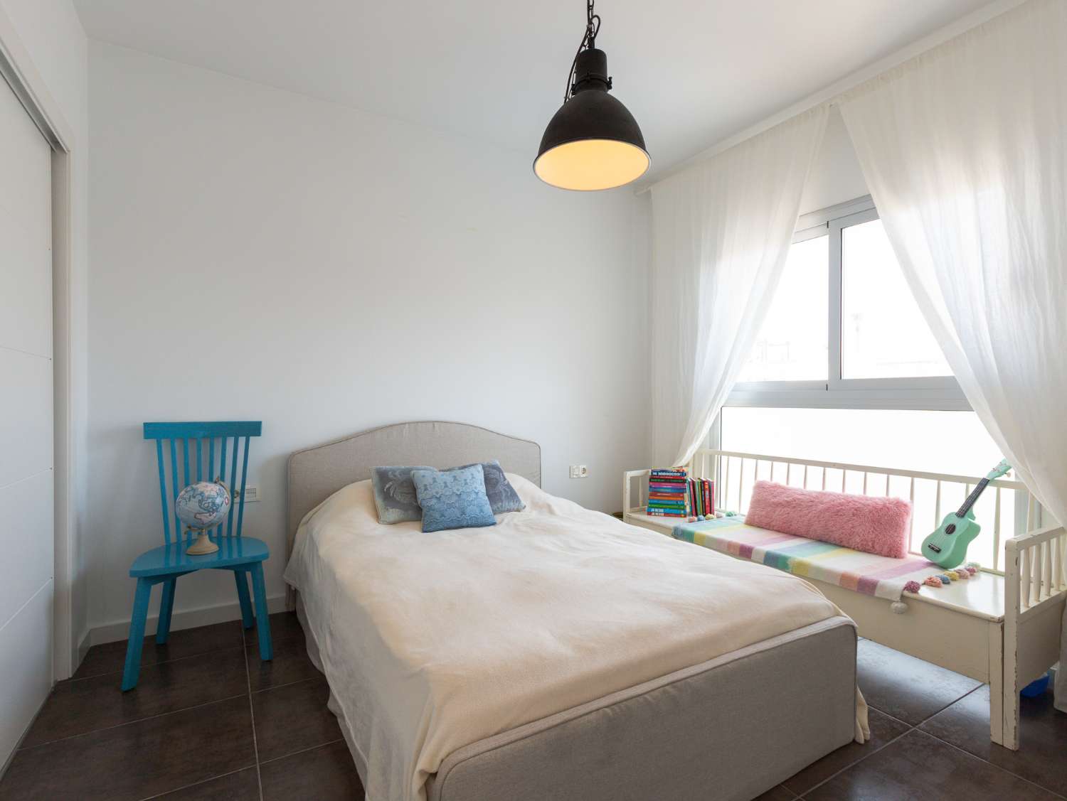 EXCLUSIVO ADOSADO CON PISCINA PRIVADA, SOLÁRIUM, 5 DORMITORIOS Y APARCAMIENTO EN AGUAS NUEVAS, A 1 KM DE LA PLAYA