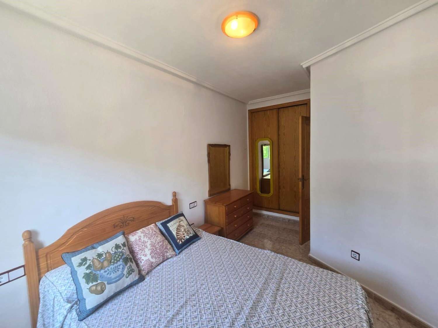 APARTAMENTO A 750 METROS DE LA PLAYA DEL CURA CON TERRAZA ACRISTALADA Y EXCELENTE UBICACIÓN