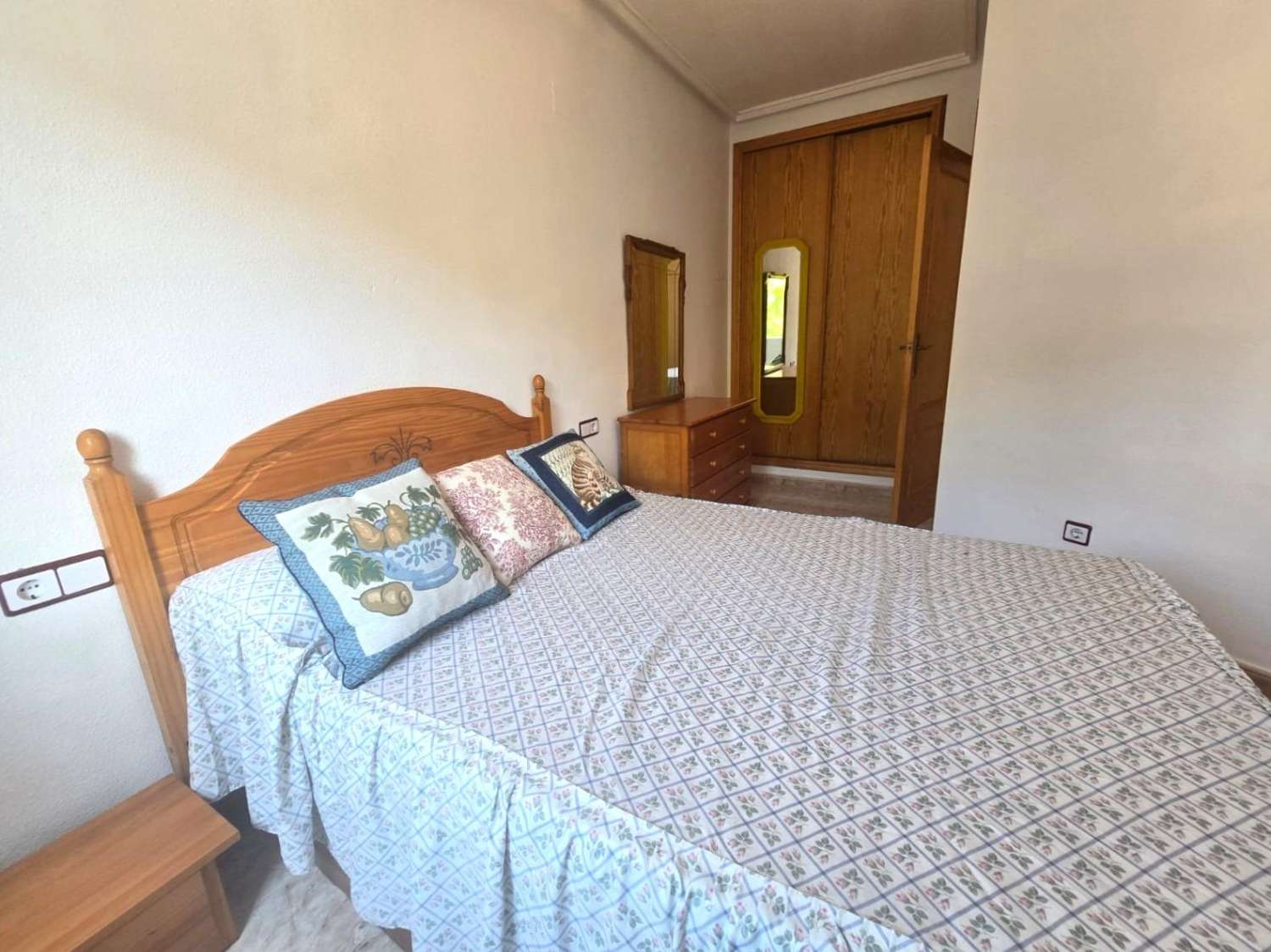 APARTAMENTO A 750 METROS DE LA PLAYA DEL CURA CON TERRAZA ACRISTALADA Y EXCELENTE UBICACIÓN