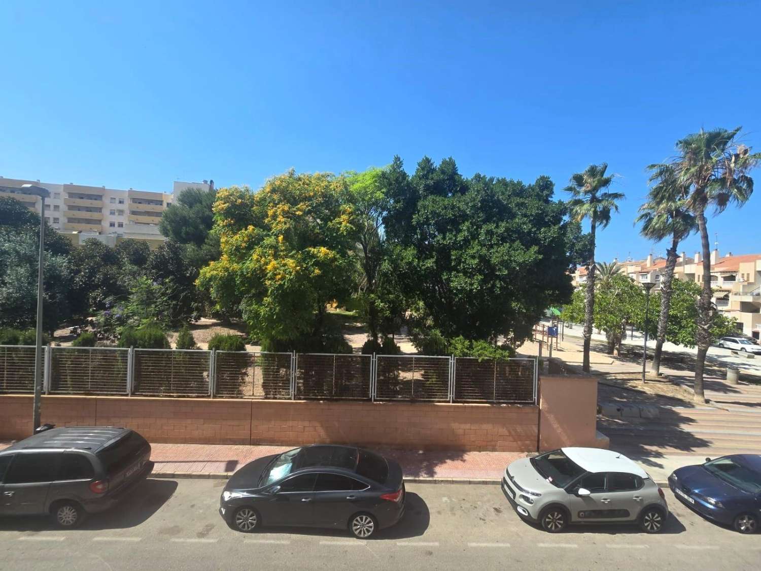 APARTAMENTO A 750 METROS DE LA PLAYA DEL CURA CON TERRAZA ACRISTALADA Y EXCELENTE UBICACIÓN