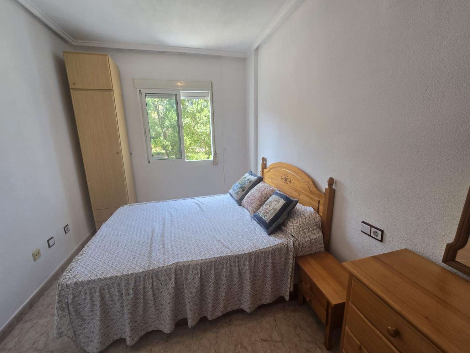 APARTAMENTO A 750 METROS DE LA PLAYA DEL CURA CON TERRAZA ACRISTALADA Y EXCELENTE UBICACIÓN