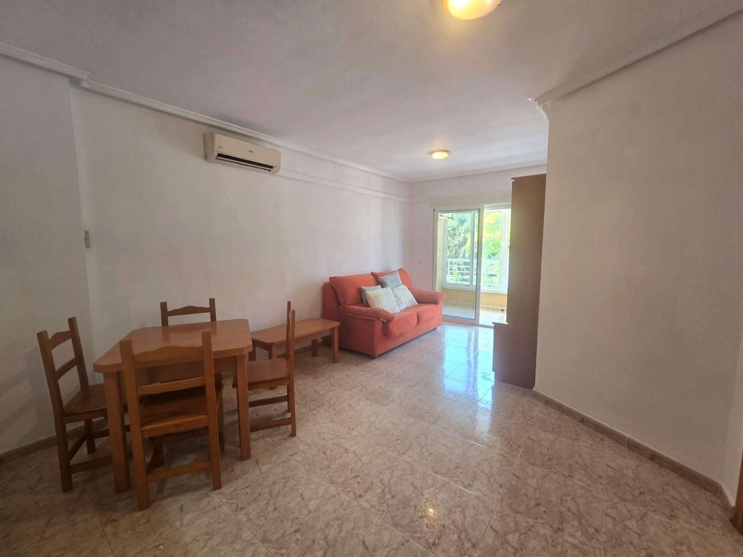 APARTAMENTO A 750 METROS DE LA PLAYA DEL CURA CON TERRAZA ACRISTALADA Y EXCELENTE UBICACIÓN