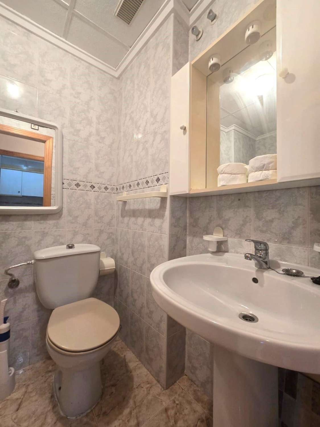 APARTAMENTO A 750 METROS DE LA PLAYA DEL CURA CON TERRAZA ACRISTALADA Y EXCELENTE UBICACIÓN
