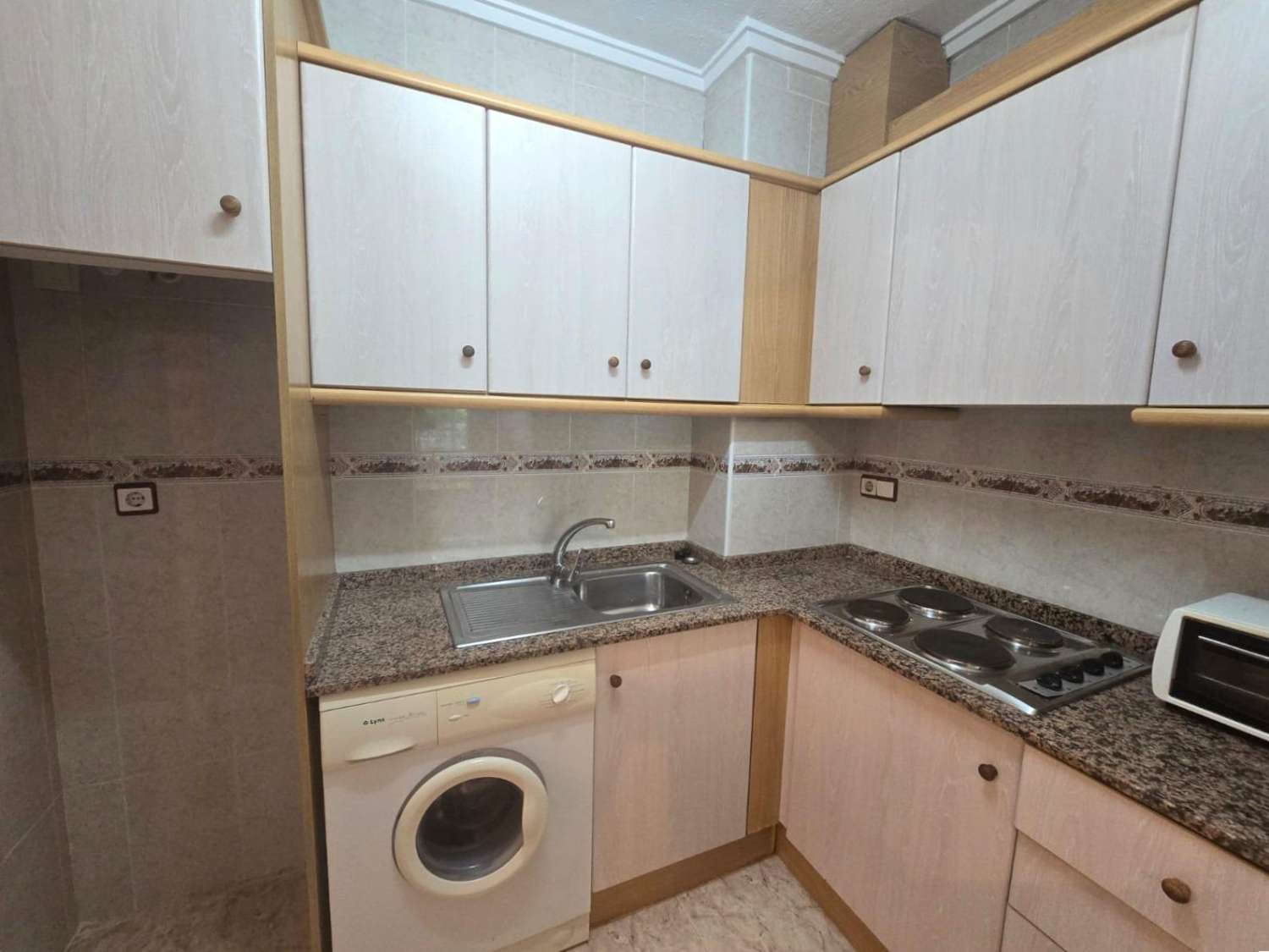 APARTAMENTO A 750 METROS DE LA PLAYA DEL CURA CON TERRAZA ACRISTALADA Y EXCELENTE UBICACIÓN