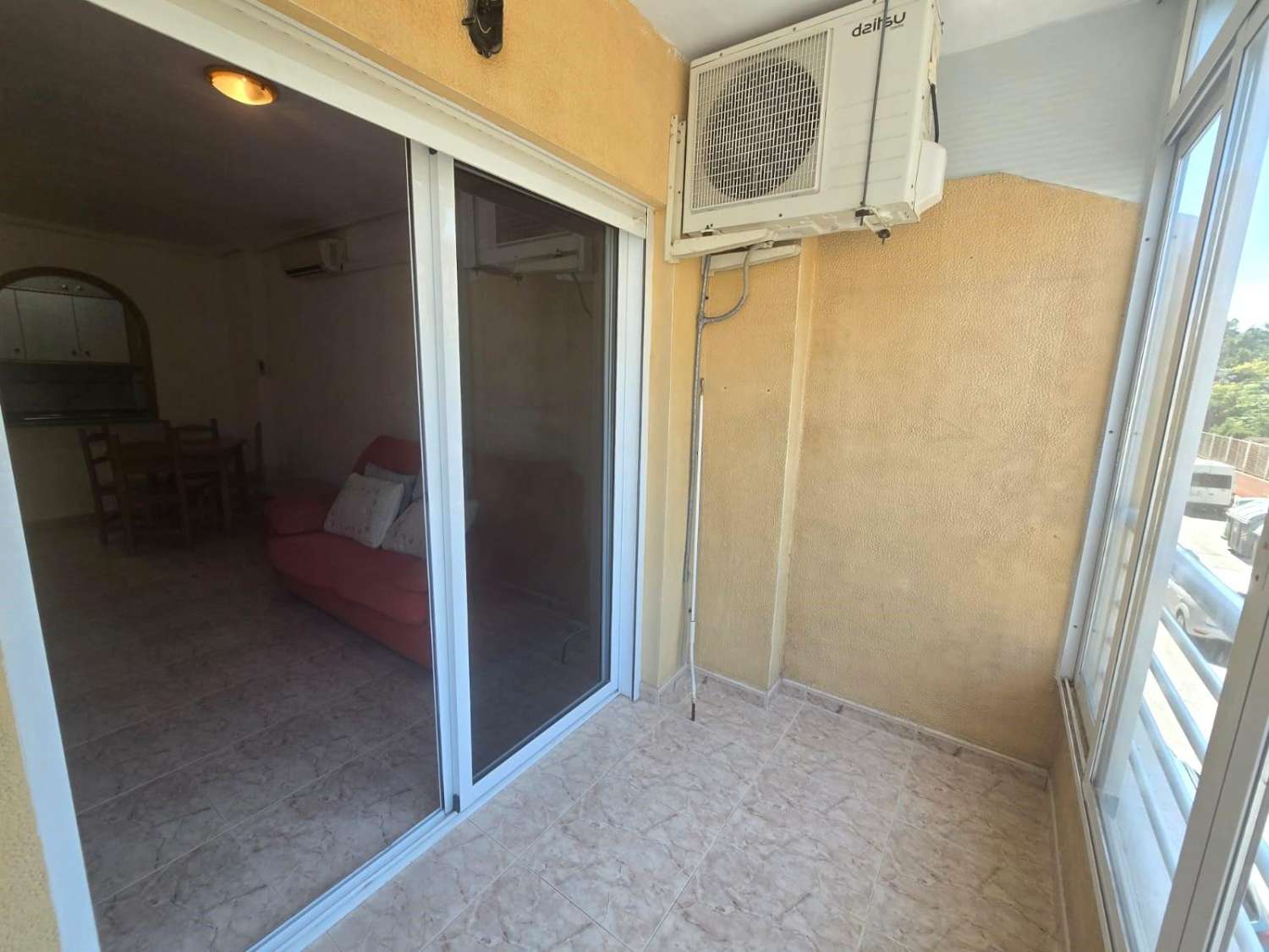 APARTAMENTO A 750 METROS DE LA PLAYA DEL CURA CON TERRAZA ACRISTALADA Y EXCELENTE UBICACIÓN
