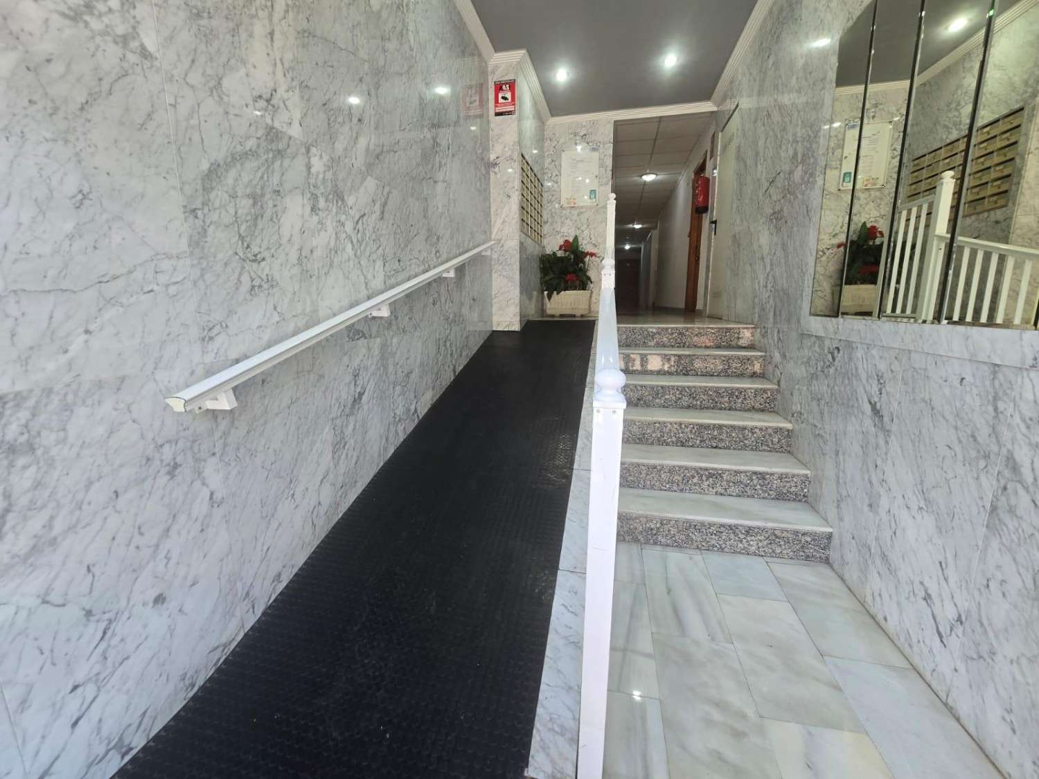 APARTAMENTO A 750 METROS DE LA PLAYA DEL CURA CON TERRAZA ACRISTALADA Y EXCELENTE UBICACIÓN