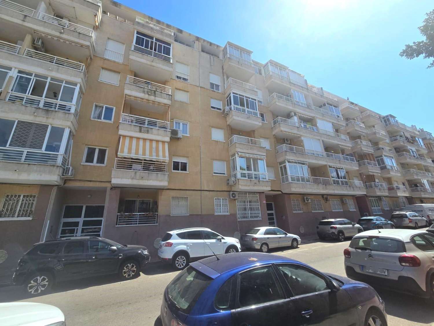 APARTAMENTO A 750 METROS DE LA PLAYA DEL CURA CON TERRAZA ACRISTALADA Y EXCELENTE UBICACIÓN