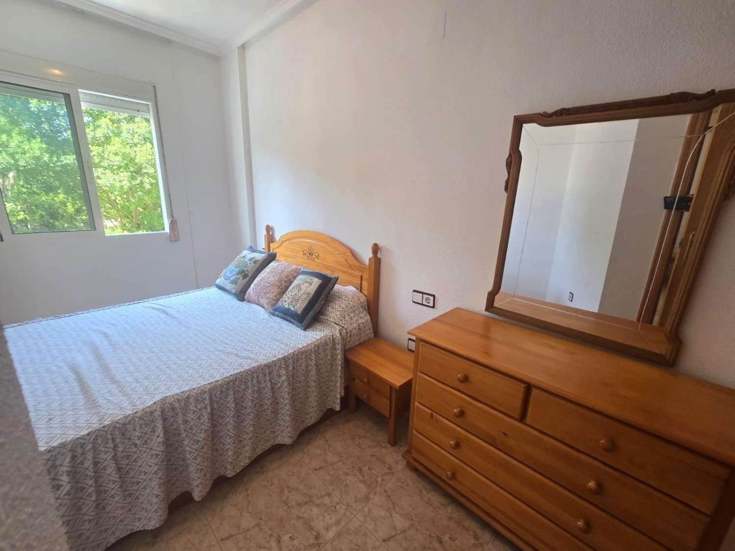 APARTAMENTO A 750 METROS DE LA PLAYA DEL CURA CON TERRAZA ACRISTALADA Y EXCELENTE UBICACIÓN