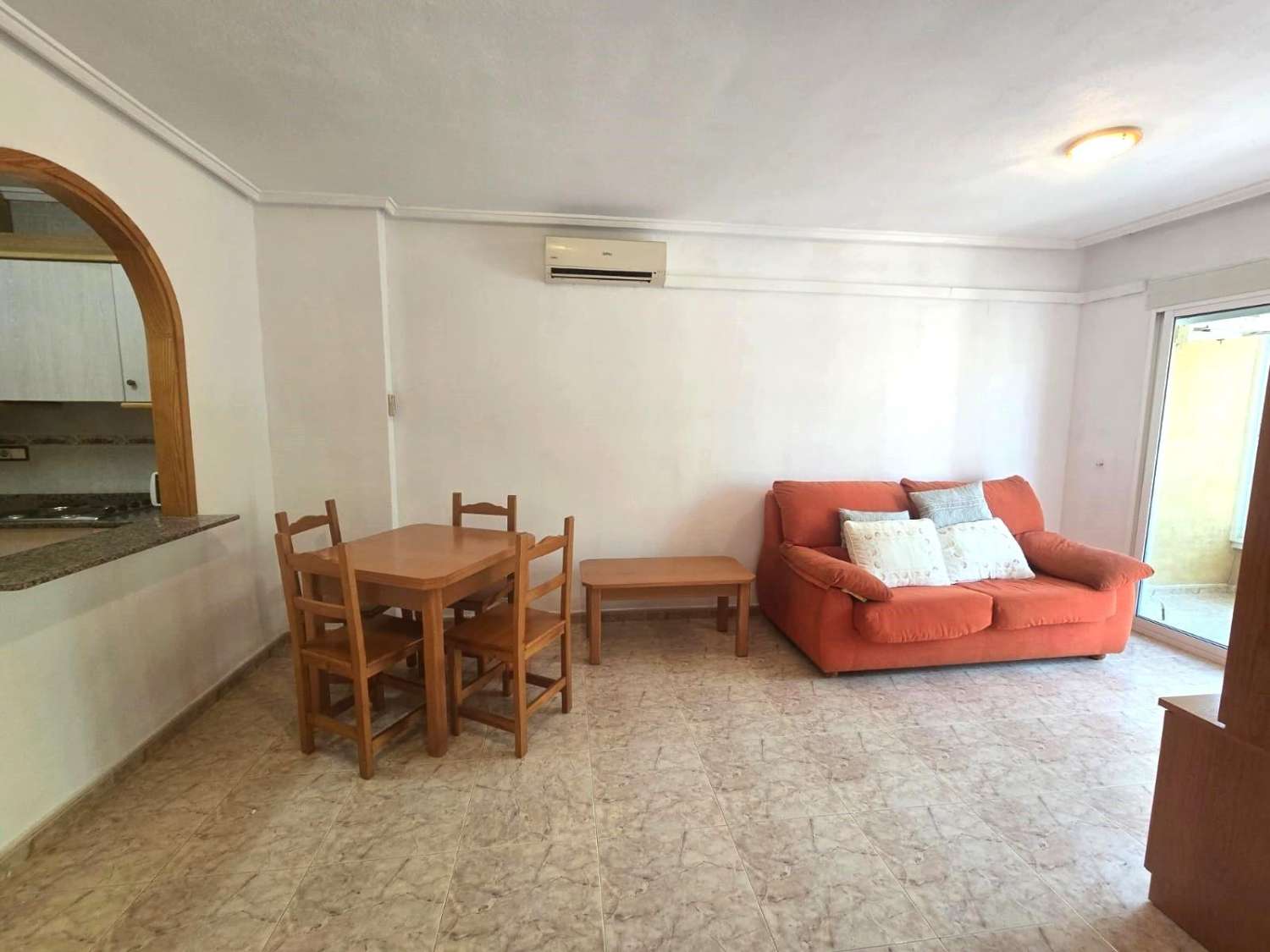 APARTAMENTO A 750 METROS DE LA PLAYA DEL CURA CON TERRAZA ACRISTALADA Y EXCELENTE UBICACIÓN