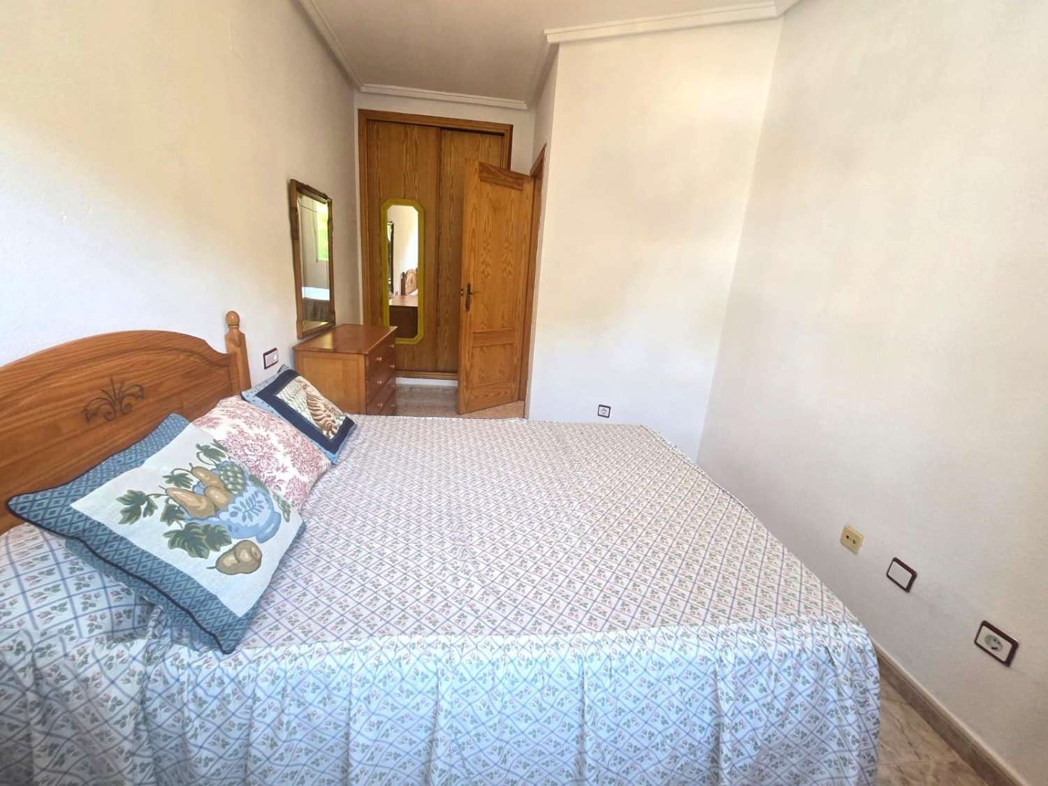 APARTAMENTO A 750 METROS DE LA PLAYA DEL CURA CON TERRAZA ACRISTALADA Y EXCELENTE UBICACIÓN