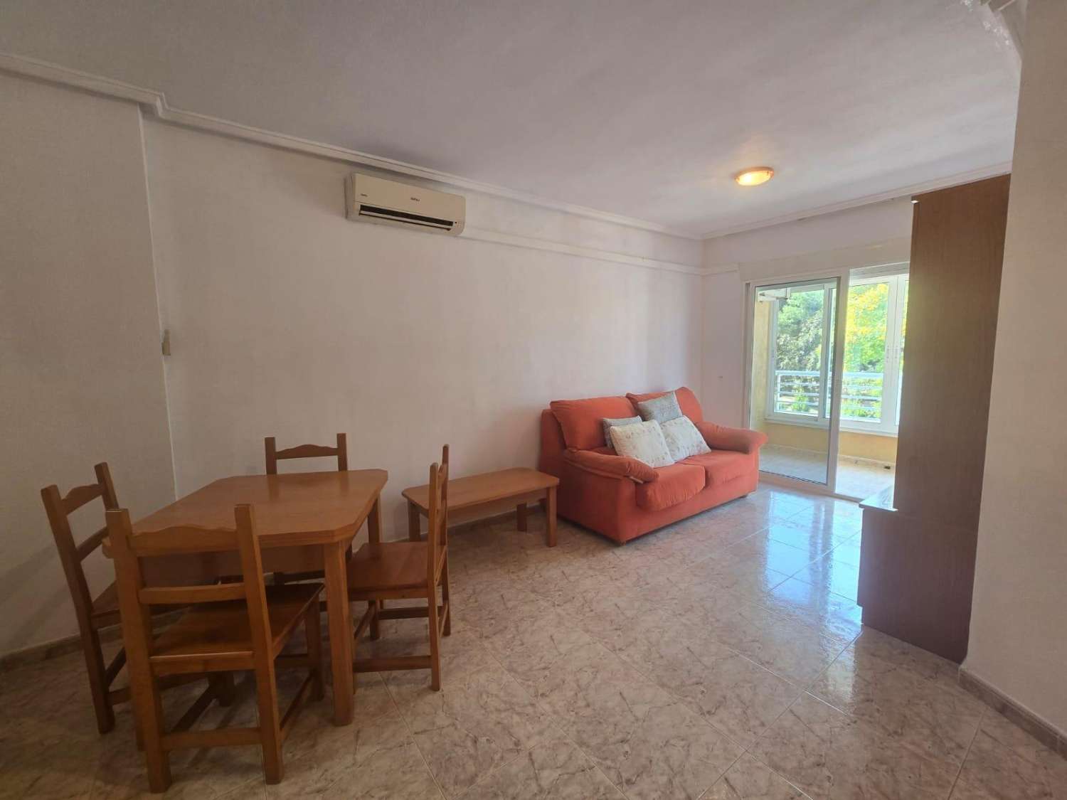 APARTAMENTO A 750 METROS DE LA PLAYA DEL CURA CON TERRAZA ACRISTALADA Y EXCELENTE UBICACIÓN