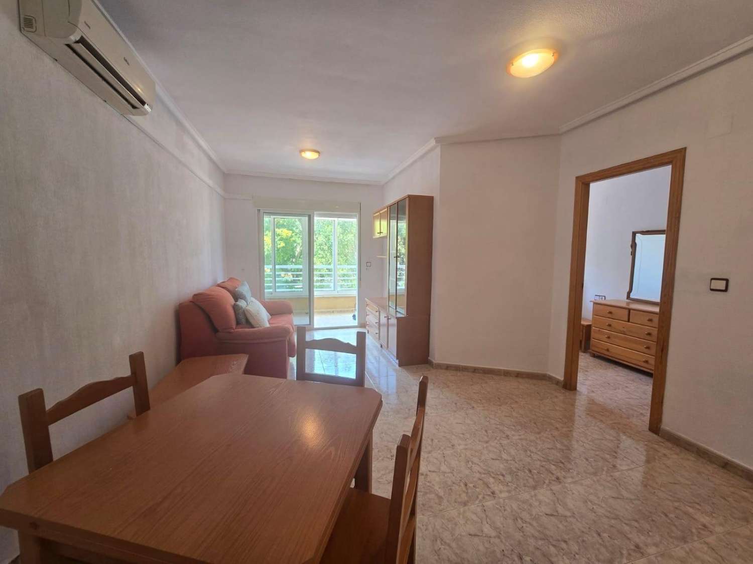 APARTAMENTO A 750 METROS DE LA PLAYA DEL CURA CON TERRAZA ACRISTALADA Y EXCELENTE UBICACIÓN