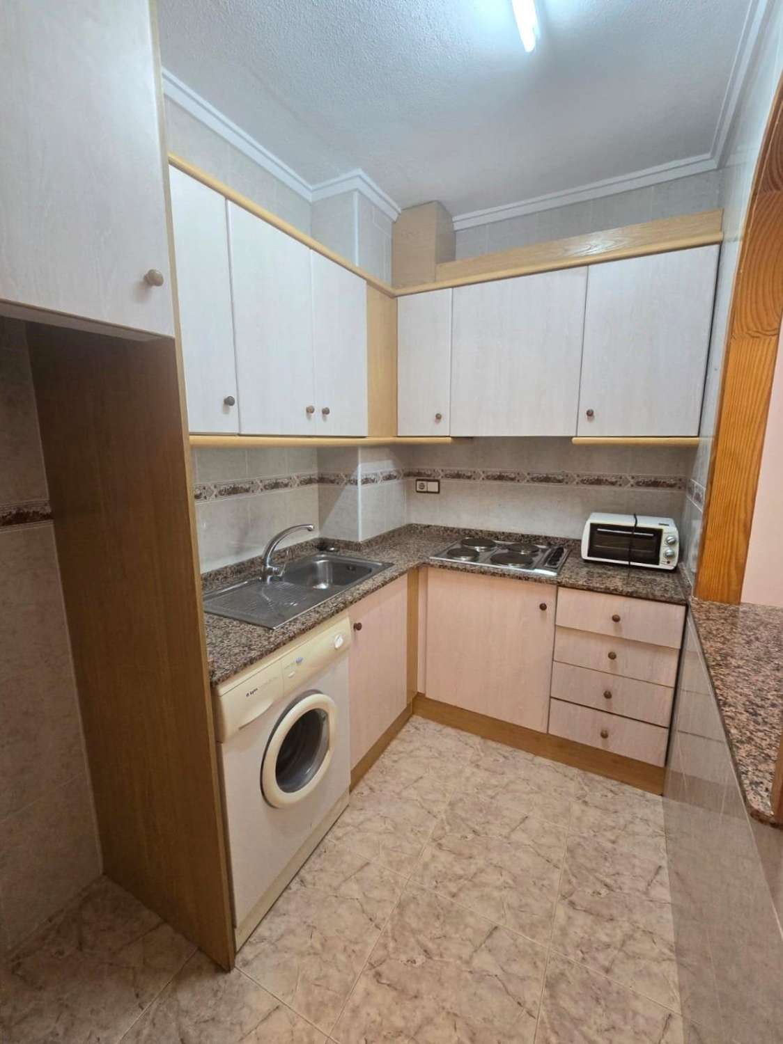 APARTAMENTO A 750 METROS DE LA PLAYA DEL CURA CON TERRAZA ACRISTALADA Y EXCELENTE UBICACIÓN