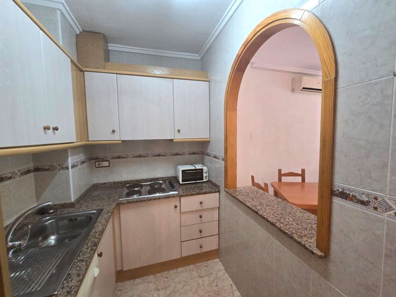 APARTAMENTO A 750 METROS DE LA PLAYA DEL CURA CON TERRAZA ACRISTALADA Y EXCELENTE UBICACIÓN
