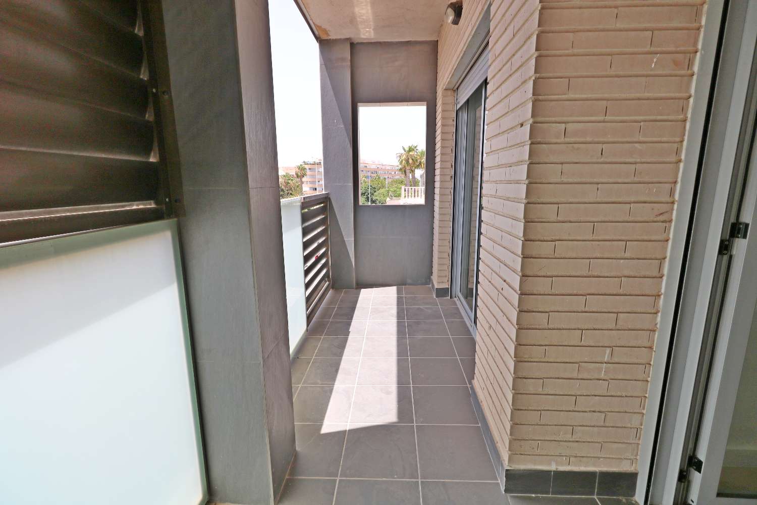 ESPECTACULAR APARTAMENTO TOTALMENTE REFORMADO DE 4 DORMITORIOS A SOLO 200 METROS DEL MAR EN ACEQUIÓN