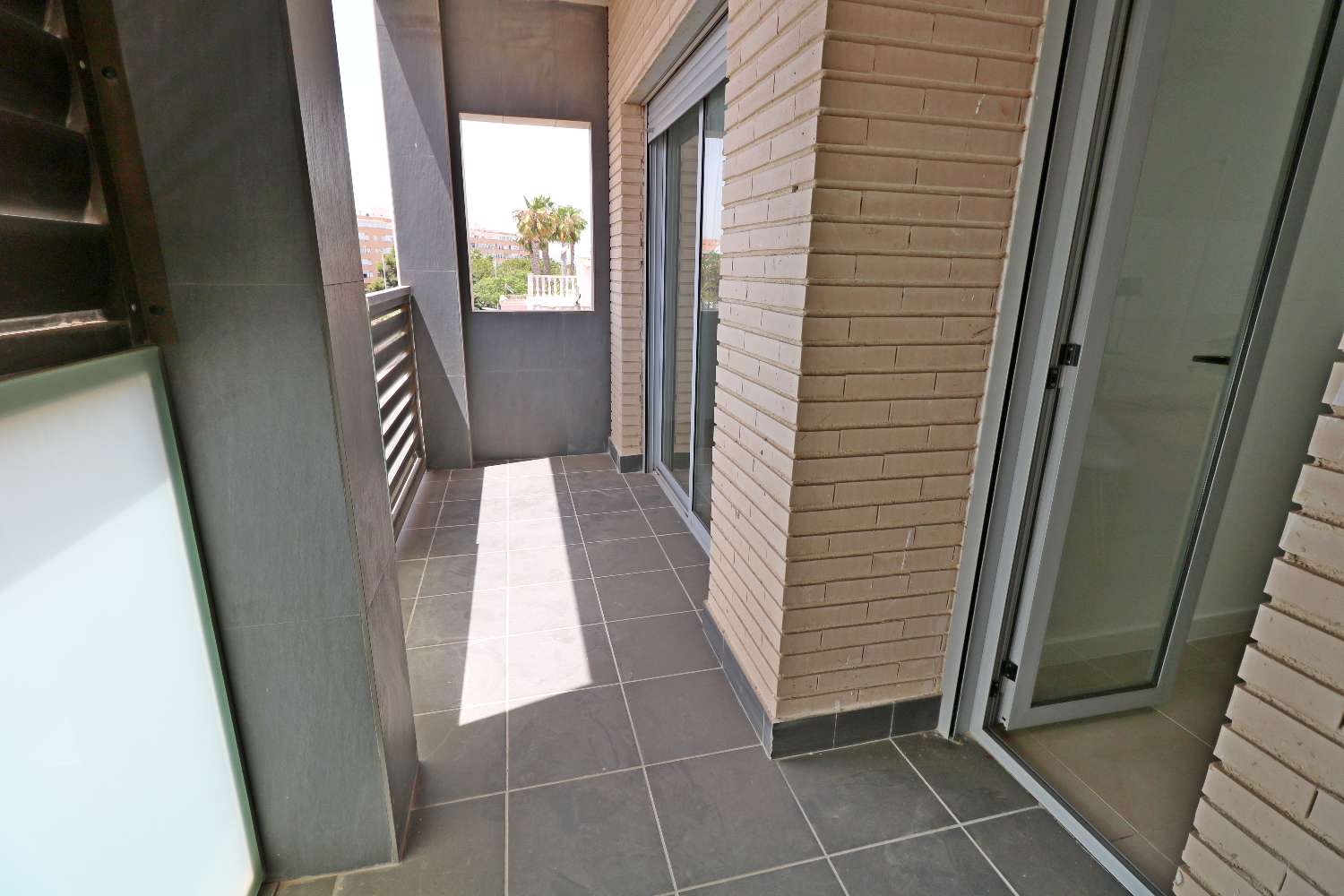 ESPECTACULAR APARTAMENTO TOTALMENTE REFORMADO DE 4 DORMITORIOS A SOLO 200 METROS DEL MAR EN ACEQUIÓN
